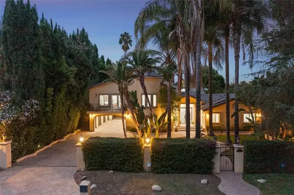 Woodland Hills, CA 91367,22851 Calvert Street