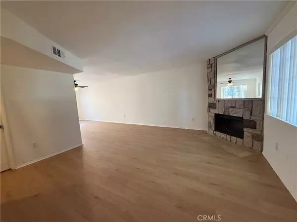 Canoga Park, CA 91303,21930 Valerio Street #15