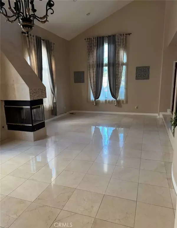 Northridge, CA 91325,10007 White Oak