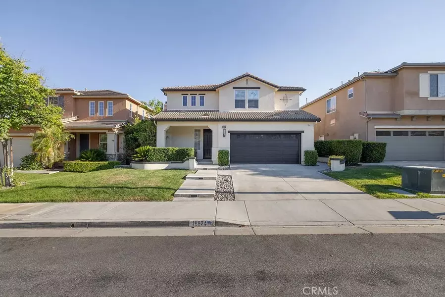 19924 Via Joyce Drive, Saugus, CA 91350