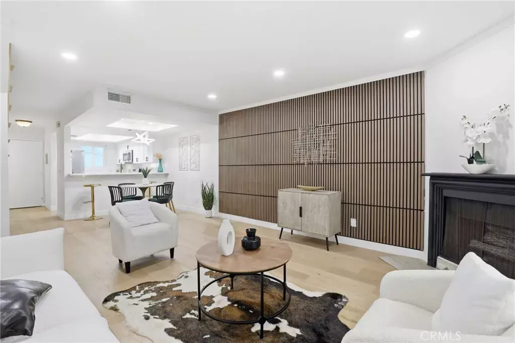 North Hollywood, CA 91602,11119 Camarillo #104