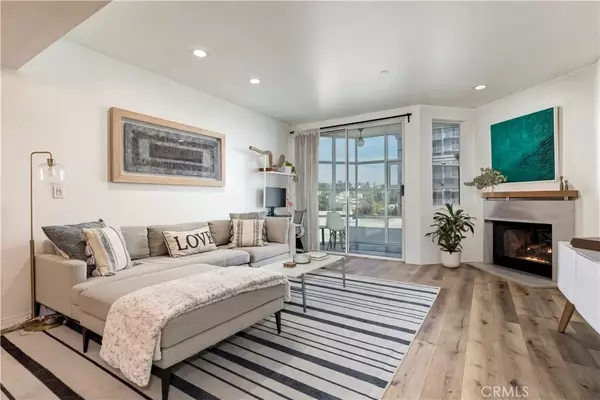 Brentwood, CA 90049,171 N Church Lane #617