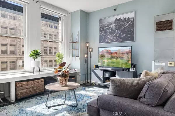 Los Angeles, CA 90014,215 W 7th Street #1008