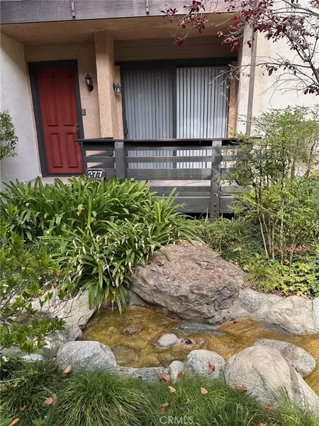 21900 Marylee Street #277, Woodland Hills, CA 91367