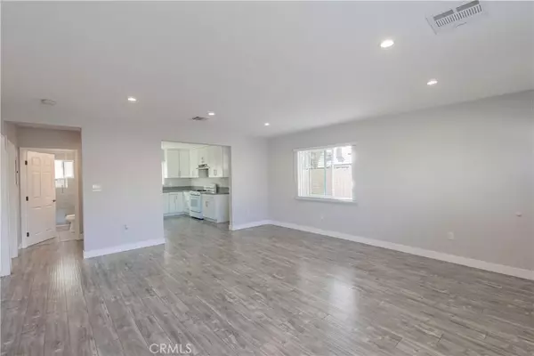 Van Nuys, CA 91405,6848 Willis Avenue