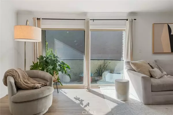 Encino, CA 91316,5440 Lindley #201