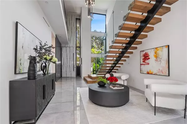 Los Angeles, CA 90038,816 N Sycamore