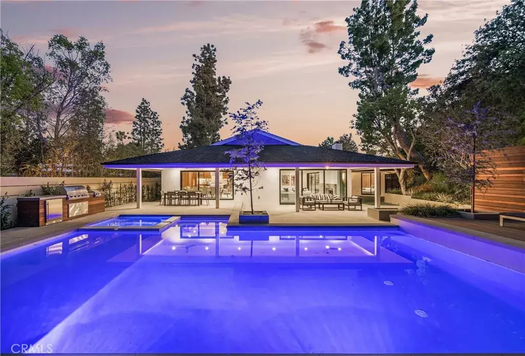 Encino, CA 91436,16105 Clear Oak Drive