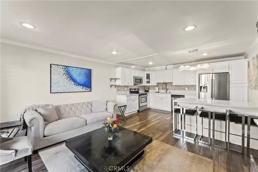 14850 Hesby Street #102, Sherman Oaks, CA 91403