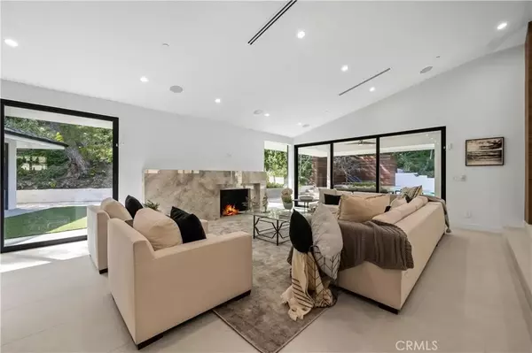 Encino, CA 91436,16105 Clear Oak Drive