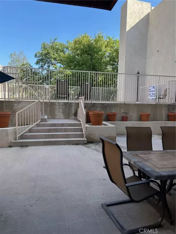 Northridge, CA 91325,9610 Zelzah #110