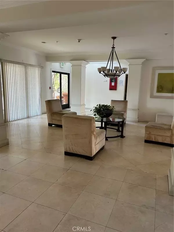 Northridge, CA 91325,9610 Zelzah #110