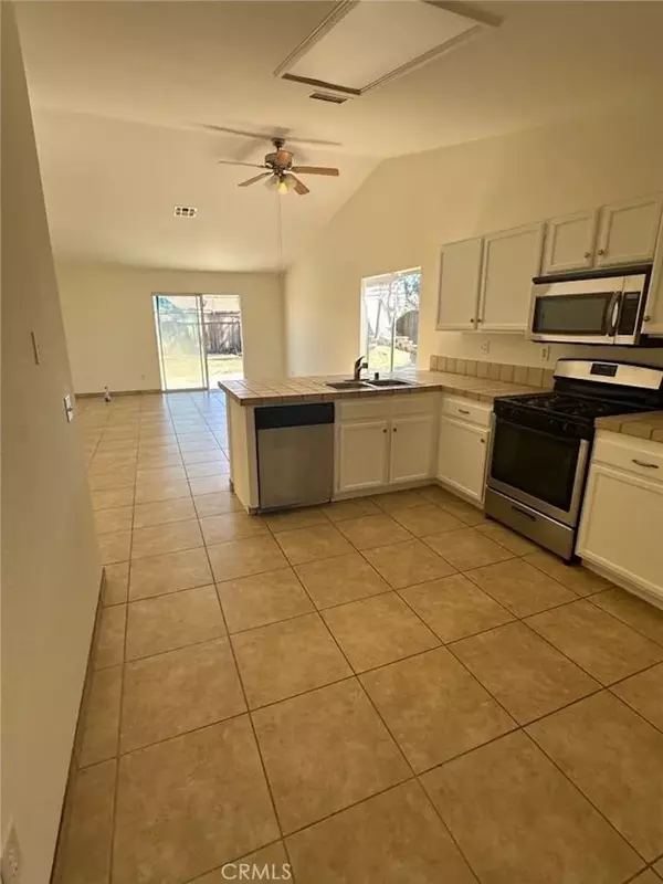 Adelanto, CA 92301,14343 Duke Court