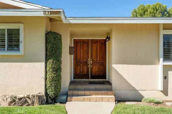 Newhall, CA 91321,25085 Highspring