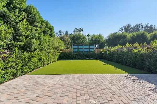 Woodland Hills, CA 91367,6200 Woodlake Avenue