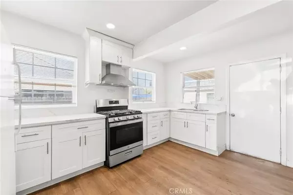 Van Nuys, CA 91402,15219 Willard