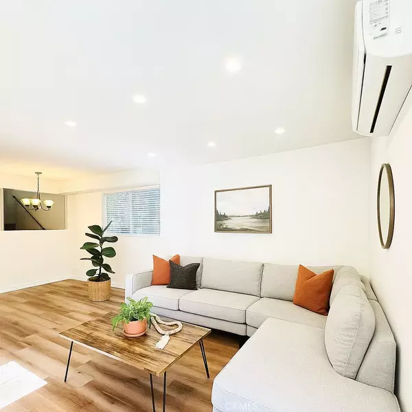 Woodland Hills, CA 91364,22849 Macfarlane