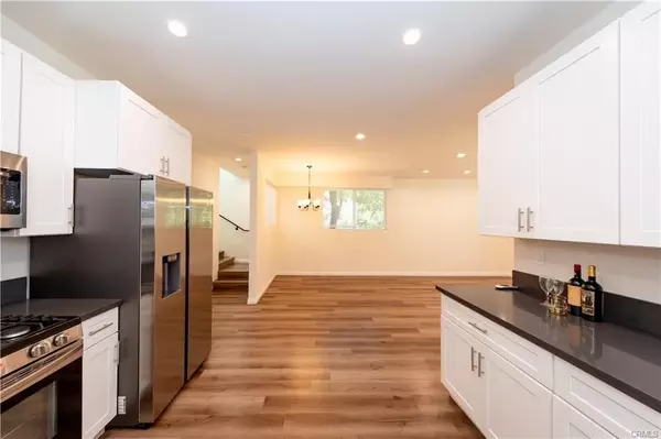 Woodland Hills, CA 91364,22849 Macfarlane