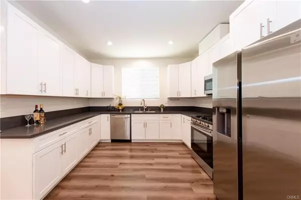 Woodland Hills, CA 91364,22849 Macfarlane