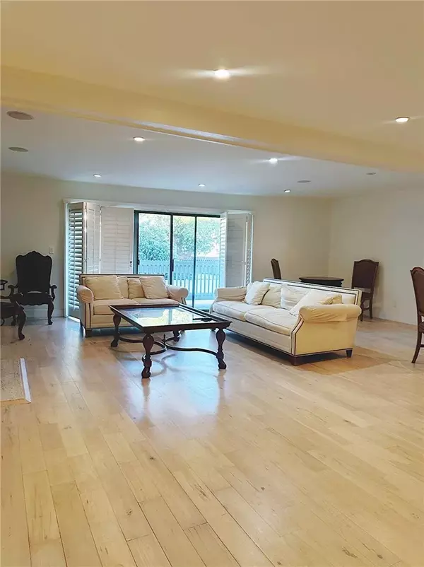 1310 Roxbury Drive #102, Los Angeles, CA 90035