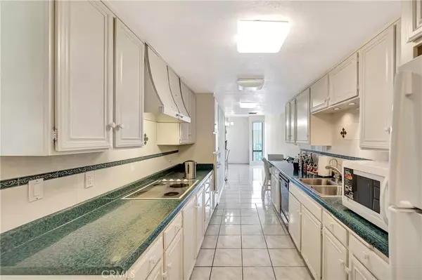 Encino, CA 91316,5340 Yarmouth #205