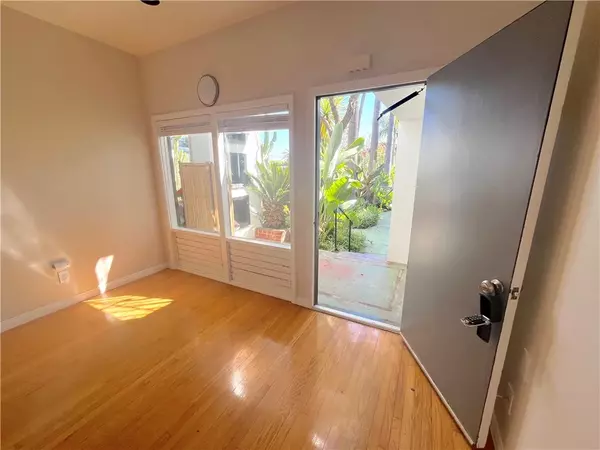 Laguna Beach, CA 92651,250 Cliff Drive #6