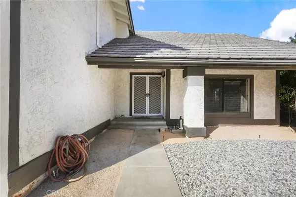 Saugus, CA 91390,28647 Visco Court