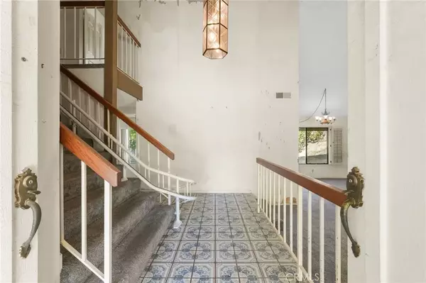 Saugus, CA 91390,28647 Visco Court