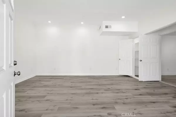 Tarzana, CA 91356,5436 Sylvia