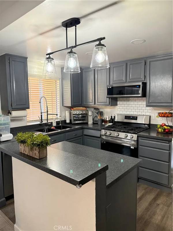 Mission Hills (san Fernando), CA 91345,11068 Sharp #H