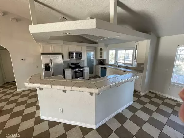 Phelan, CA 92371,8354 White Road