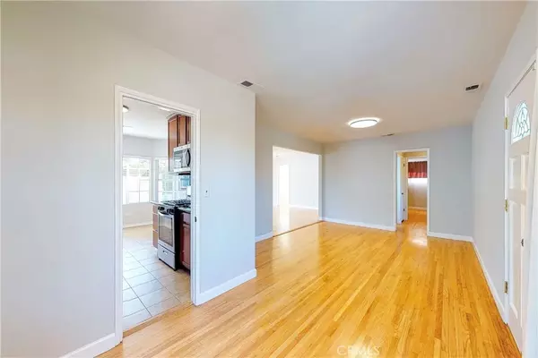 Lake Balboa, CA 91406,7648 Ostrom Avenue