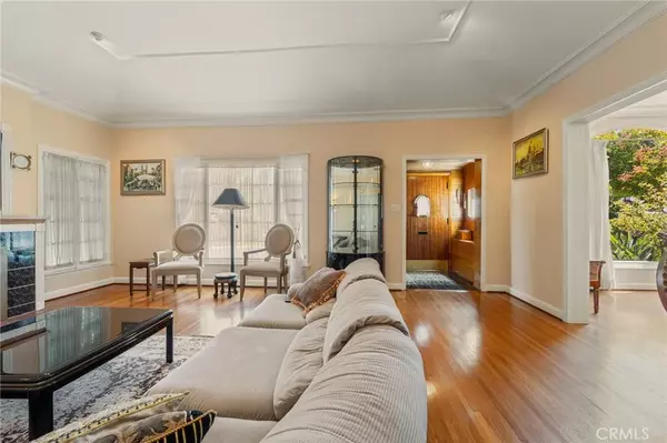 Beverly Hills, CA 90211,233 S Swall Drive