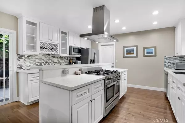 Woodland Hills, CA 91367,23812 Calvert