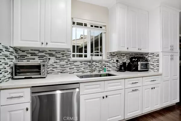 Woodland Hills, CA 91367,23812 Calvert