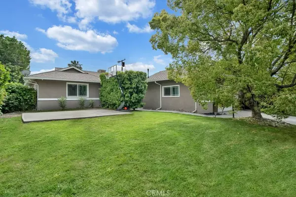 Woodland Hills, CA 91367,23812 Calvert