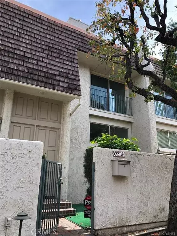 Woodland Hills, CA 91367,22219 Erwin Street