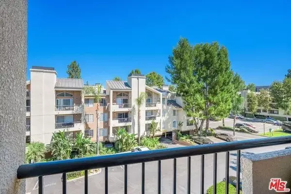 Woodland Hills, CA 91367,5565 Canoga #301