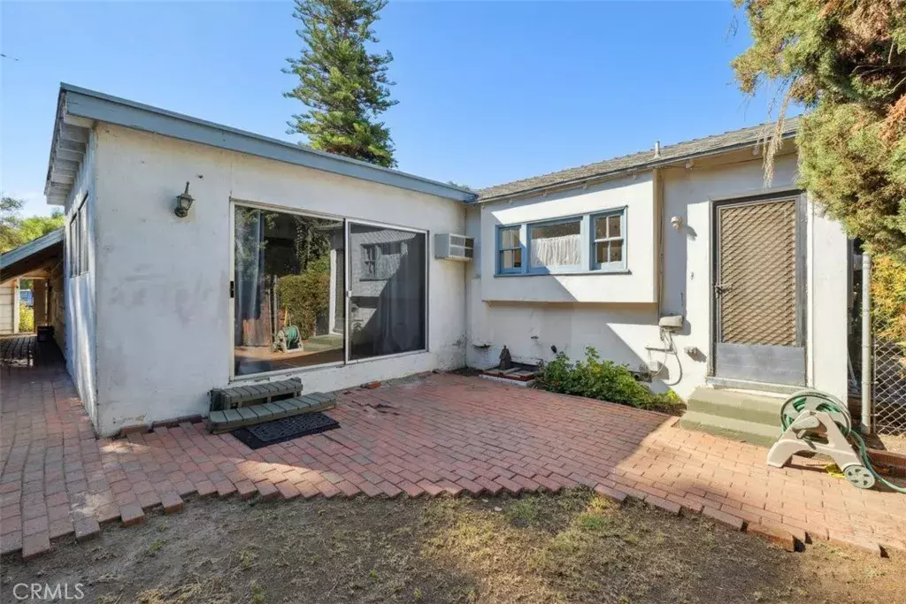 Woodland Hills, CA 91367,23265 Leonora