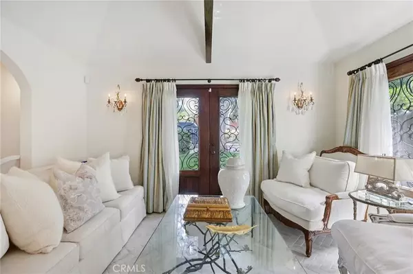 Woodland Hills, CA 91364,22015 Independencia Street