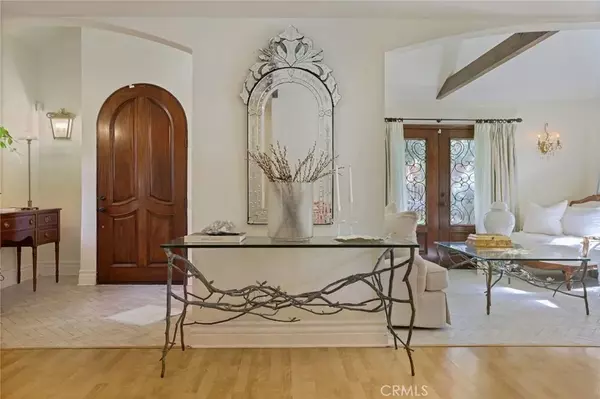 Woodland Hills, CA 91364,22015 Independencia Street