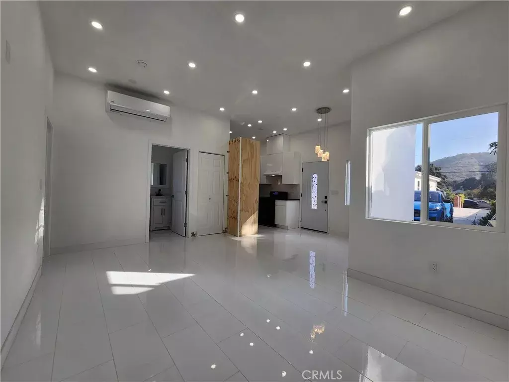 Sun Valley, CA 91352,10343 Penrose