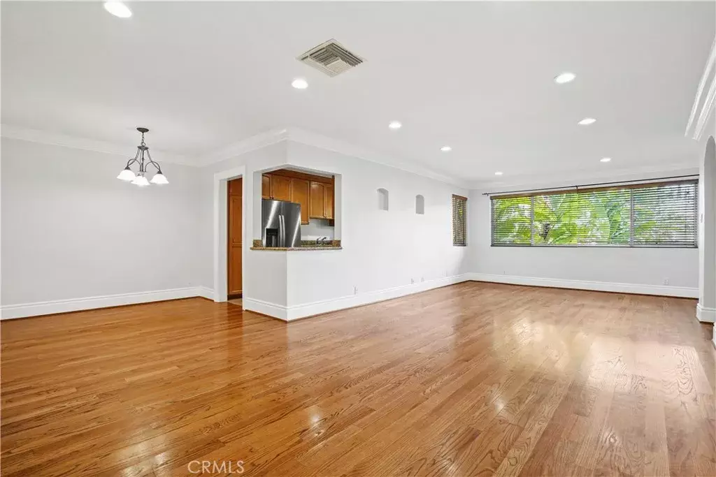 Sherman Oaks, CA 91403,14934 Dickens Street #15