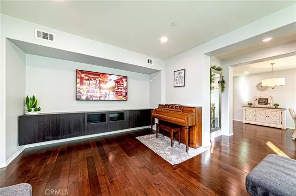 Valencia, CA 91354,24341 Verdugo Circle