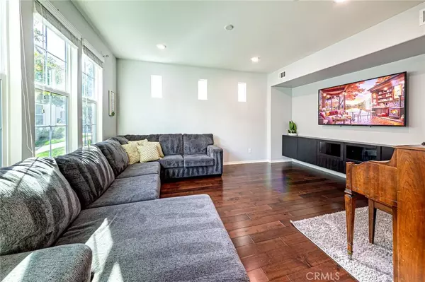 Valencia, CA 91354,24341 Verdugo Circle