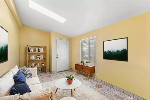 Rancho Cascades, CA 91342,16079 Yarnell #B18