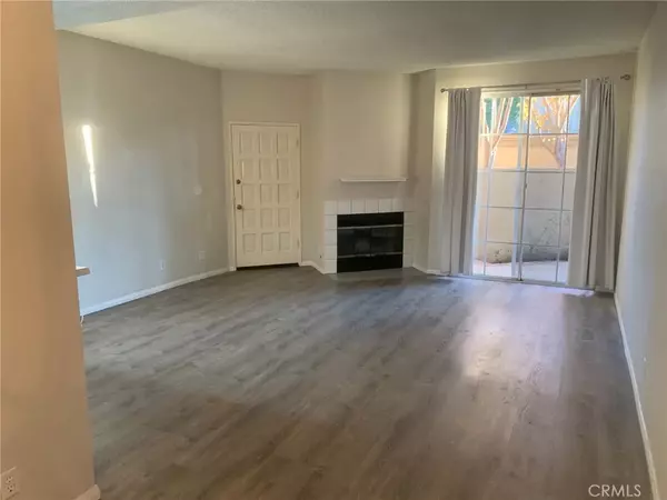 Valencia, CA 91355,23839 Del Monte Drive #89