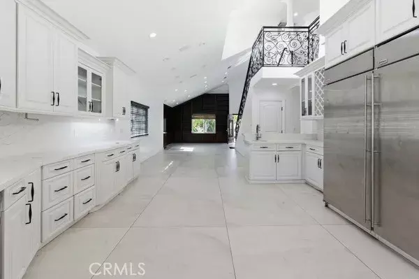 Encino, CA 91316,5048 Hesperia