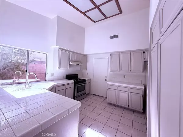 Palmdale, CA 93551,39330 Gainsborough