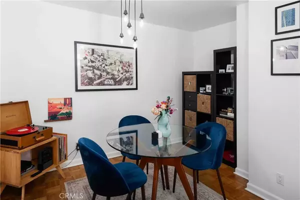 Van Nuys, CA 91406,7135 Firmament #25